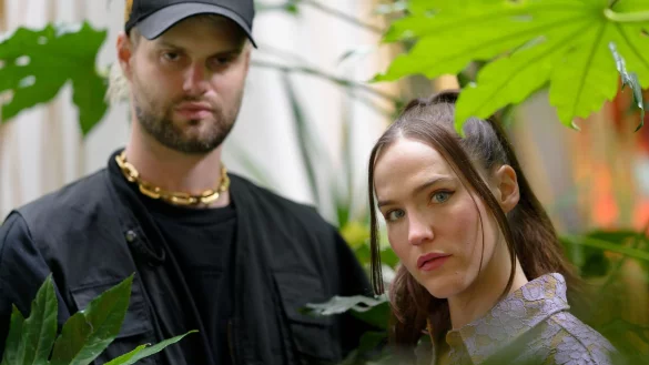 Das Duo Sofi Tukker veröffentlicht kommenden Freitag (23.08) ihr drittes Album mit dem Titel «Bread». - © Henning Kaiser/dpa