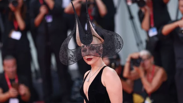 Hunderte Fans schrien bei Lady Gagas Ankunft ihren Namen. - &copy; Vianney Le Caer/Invision/AP/dpa