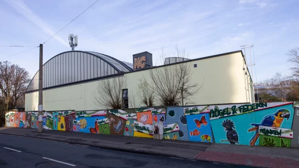 Blick auf das Regenwaldhaus im Zoo. - &copy; Thomas Banneyer/dpa