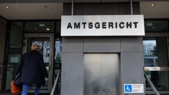 Blick auf den Eingang vom Amtsgericht Osnabr&uuml;ck. - &copy; Friso Gentsch/dpa