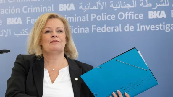 Bundesinnenministerin Nancy Faeser (SPD) stellt aktuelle Zahlen zu Kindesmissbrauch vor - &copy; Boris Roessler/dpa