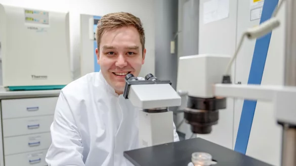 Der Paul Ehrlich-und-Ludwig Darmstaedter-Nachwuchspreis geht an den Chemiker Johannes Karges. - &copy; Katja Marquard/Ruhr-Universit&auml;t Bochum/dpa