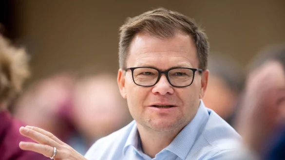 Hält gar nichts von einem AfD-Verbotsverfahren: Carsten Schneider, Beauftragter der Bundesregierung für Ostdeutschland. - © Michael Reichel/dpa