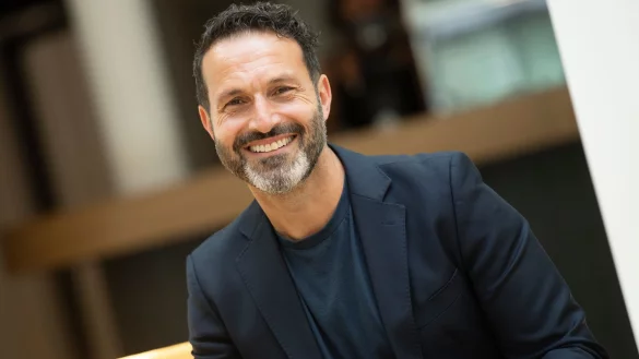 Alfonso Pantisano (SPD), erster Queer-Beauftragter von Berlin - &copy; Paul Zinken/dpa