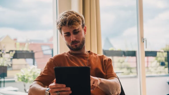 Swipe nach rechts - und bestenfalls ist es ein Match. F&uuml;r viele ist Online-Dating Alltag. - &copy; Zacharie Scheurer/dpa-tmn