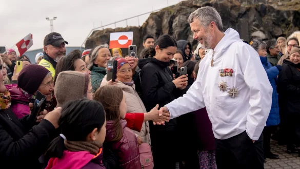 Royaler Besuch auf gr&ouml;&szlig;ter Insel der Erde: D&auml;nemarks K&ouml;nig Frederik X. ist in dieser Woche in Gr&ouml;nland zu Gast. - &copy; Ida Marie Odgaard/Ritzau Scanpix Foto via AP/dpa