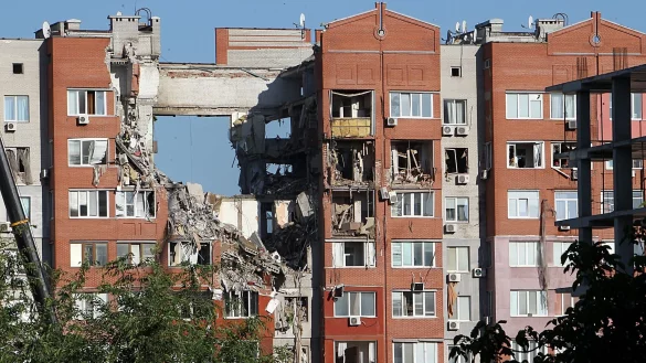 Bei dem Einschlag einer russischen Rakete in das Hochhaus in Dnipro ist mindestens ein Mensch get&ouml;tet worden, weitere wurden verletzt. - &copy; ---/Ukrinform/dpa