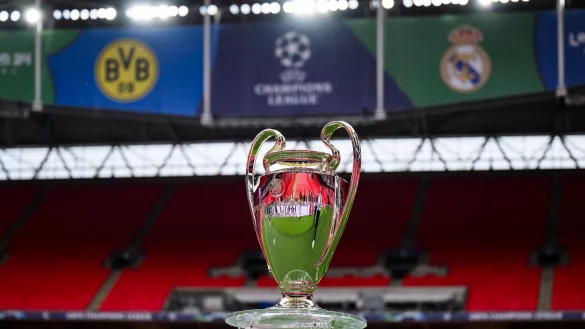 Der Pokal der UEFA Champions League steht vor dem Training im Wembley Stadion. - &copy; Tom Weller/dpa