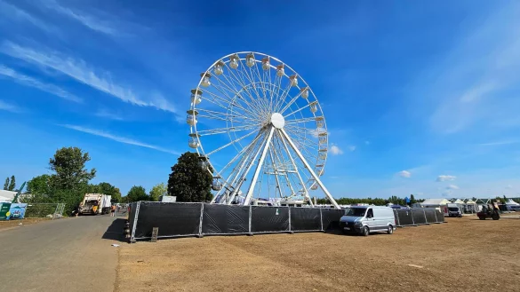 Ursachenforschung: Ermittler suchen weiter nach den Gr&uuml;nden des Brandes eines Riesenrads auf dem Highfield-Festival. - &copy; Tobias Junghann&szlig;/dpa