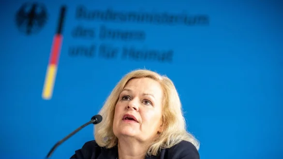 Innenministerin Faeser hat sich mit den Mobilfunkanbietern geeinigt. - &copy; Michael Kappeler/dpa