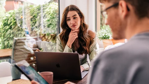 Wer nach dem Abitur Zeit im Ausland verbringen will, sollte bereits ein Jahr vor Abreise mit der Planung beginnen. - &copy; Zacharie Scheurer/dpa-tmn/dpa