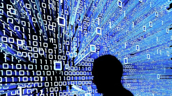 Bei Chatbots in der Medizin ist Vorsicht geboten. (Symbolbild) - © Peter Steffen/dpa