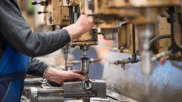 Gut drei Wochen vor Beginn der n&auml;chsten Tarifrunde schl&auml;gt die nordrhein-westf&auml;lische Metall- und Elektroindustrie Alarm in Sachen konjunkturelle Lage. - &copy; Monika Skolimowska/dpa-Zentralbild/dpa