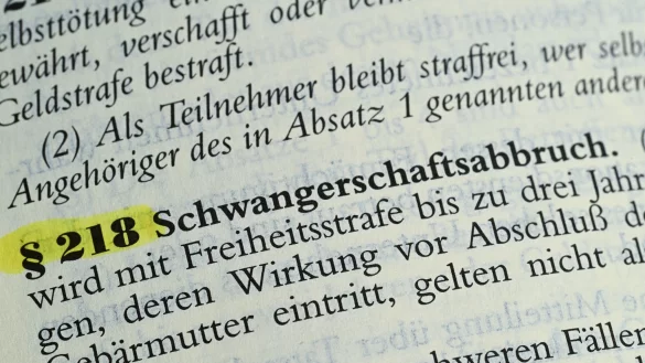 Die Frauen Union NRW ist f&uuml;r die Beibehaltung der bisherigen gesetzlichen Regelungen zu Schwangerschaftsabbr&uuml;chen. (Symbolbild) - &copy; Bernd Wei&szlig;brod/dpa