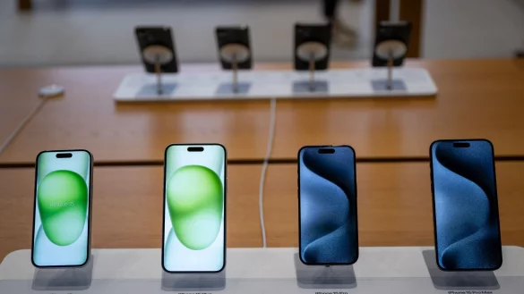 Das iPhone als freie Fl&auml;che f&uuml;r Apps anderer Anbieter als Apple? Das Digital-Gesetz DMA macht das f&uuml;r Nutzer in der EU m&ouml;glich. (Archivbild) - &copy; Monika Skolimowska/dpa