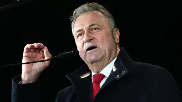 GDL-Vorsitzender Claus Weselsky bei der Kundgebung in Stuttgart. - © Bernd Weißbrod/dpa