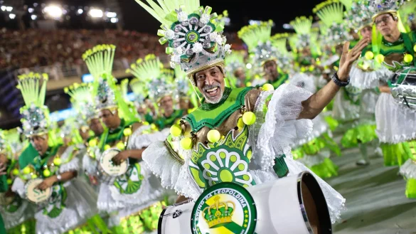 Mitglieder der Sambaschule Imperatriz Leopoldinense im Sambodrom in Rio. - &copy; Fernando Souza/dpa