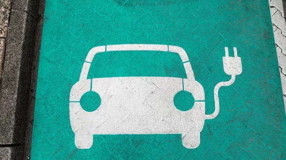 Mit dem sogenannten Green Deal will die EU bis 2050 klimaneutral werden. Ein wichtiger Schritt daf&uuml;r: Ab 2035 d&uuml;rfen keine Neuwagen mehr zugelassen werden, die Benzin oder Diesel tanken. - &copy; Jan Woitas/ZB/dpa