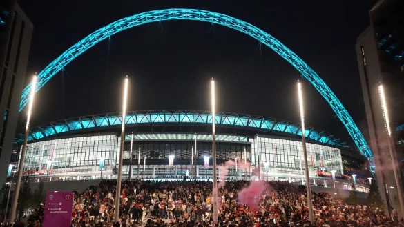 England-Fans vor dem Stadion. - &copy; Zac Goodwin/PA Wire/dpa