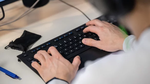 Welche Tastatur darf\\\'s denn sein? Die Auswahl ist gro&szlig; - g&uuml;nstige Modelle gibt es schon f&uuml;r unter 20 Euro, teure Tastaturen k&ouml;nnen bis zu 200 Euro kosten. - &copy; Sebastian Gollnow/dpa/dpa-tmn