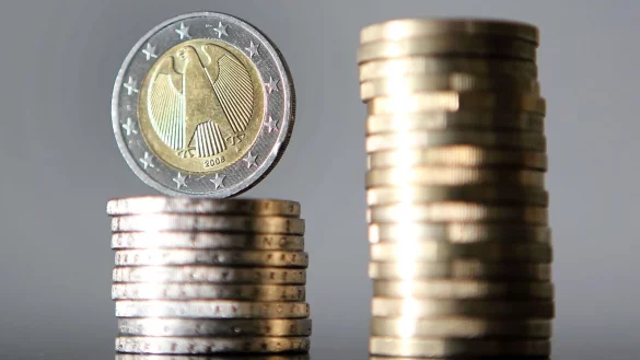 Trotz eines geplanten Rekord-Etats sieht der aktuelle Haushaltsentwurf der schwarz-gr&uuml;nen Landesregierung f&uuml;r das Jahr 2025 in Nordrhein-Westfalen zahlreiche K&uuml;rzungen vor. (Symbolfoto) - &copy; Oliver Berg/dpa