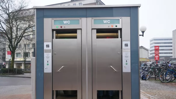Die Stadt Hamburg fördert den Betrieb von 137 öffentlichen Toiletten in Regie der Stadtreinigung jährlich mit mehreren Millionen Euro. - © Marcus Brandt/dpa