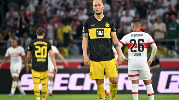 Verteidiger Niklas S&uuml;le und der BVB zeigten in Stuttgart eine miserable Vorstellung. - &copy; Jan-Philipp Strobel/dpa
