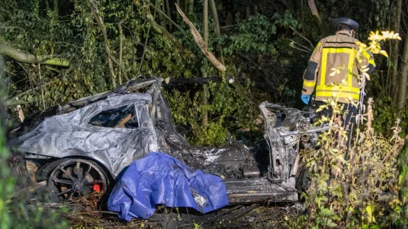 Zwei Menschen verbrannten vermutlich nach einem Wettrennen im Auto. - &copy; Justin Brosch/dpa