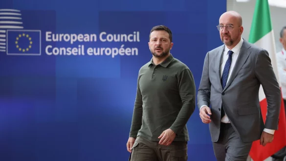 Der ukrainische Pr&auml;sident Wolodymyr Selenskyj (l) und EU-Ratspr&auml;sident Charles Michel in Br&uuml;ssel. - &copy; Benoit Doppagne/Belga/dpa