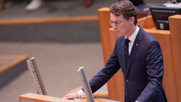 Ministerpräsident Hendrik Wüst will den Landtag am Mittwoch über Konsequenzen aus dem Fall Solingen unterrichten. (Archivbild) - © Rolf Vennenbernd/dpa