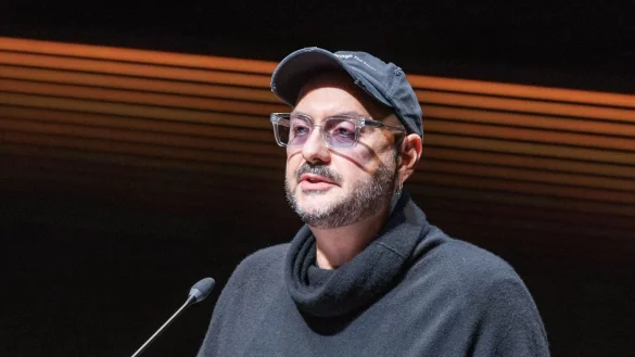 Der russische Exil-Regisseur Kirill Serebrennikow wurde in seiner Heimat verfolgt und feiert in Deutschland Erfolge. Archivbild - © Markus Scholz/dpa