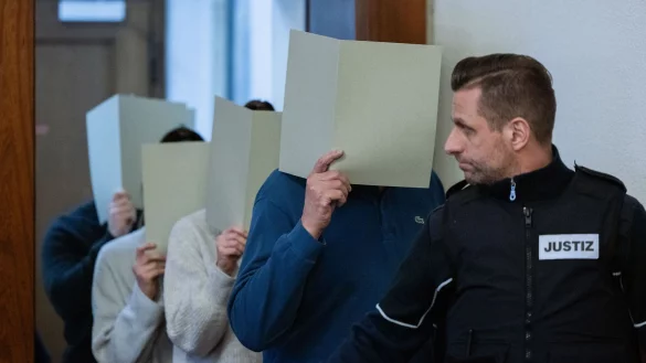 Ein wegen Totschlags angeklagter Polizist hat w&auml;hrend des laufenden Verfahrens in einem Interview seine Sicht der Dinge dargestellt (Archivbild). - &copy; Rolf Vennenbernd/dpa