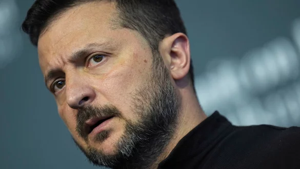 Selenskyj verteidigt das Verbot der mit Moskau verbandelten orthodoxen Kirche. (Archivbild) - © Laurent Cipriani/AP/dpa