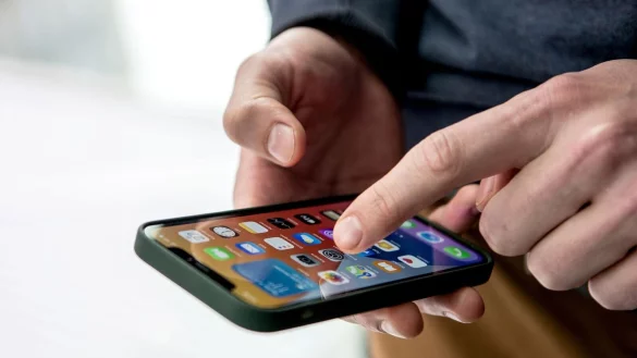 Verd&auml;chtige Anrufe oder Spam: Wer aufgeflogene Betrugsversuche meldet, hilft damit auch, andere zu sch&uuml;tzen. - &copy; Zacharie Scheurer/dpa-tmn