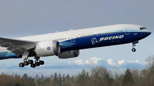 Die 777X ist als Nachfolgerin des bei Airlines populären Langstrecken-Modells Boeing 777 gedacht. (Archivbild) - © Ted S. Warren/AP/dpa