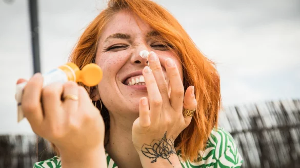 Sonnencreme ist l&auml;ngst nicht gleich Sonnencreme: Es gibt verschiedene UV-Filter - mit unterschiedlichen Auswirkungen auf die Umwelt. - &copy; Christin Klose/dpa-tmn