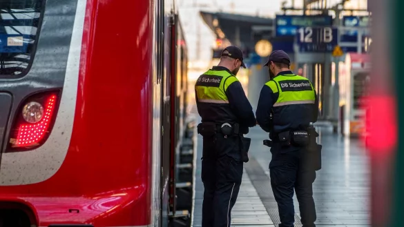 &laquo;20 Prozent pauschal mehr Sicherheitspersonal reicht meines Erachtens nicht&raquo;, sagt der EVG-Vorsitzende Martin Burkert mit Blick auf die bevorstehende Fu&szlig;ball-EM in Deutschland. - &copy; Andreas Arnold/dpa