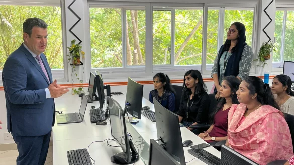 Das Ausw&auml;rtige Amt hat im ersten Halbjahr dieses Jahres mehr als 80.000 Visa f&uuml;r Menschen ausgestellt, die in Deutschland arbeiten wollen. - &copy; Christophe Gateau/dpa