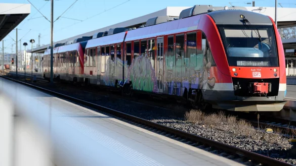 Ab Montagmorgen rollt es wieder bei der Bahn - der Streik endet vorzeitig. - &copy; Swen Pf&ouml;rtner/dpa