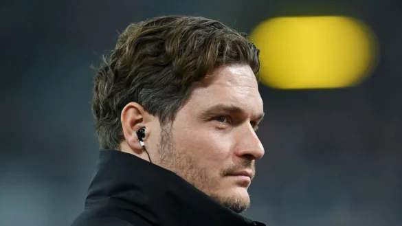 Trainer Edin Terzic von Dortmund vor Spielbeginn. - &copy; Bernd Thissen/dpa