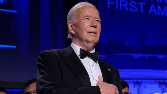 Joe Biden begann seine Rede mit Blick auf sein Alter selbstironisch, wurde aber auch ernst. - &copy; Manuel Balce Ceneta/AP/dpa