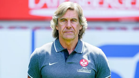 Kaiserslauterns Gerry Ehrmann w&auml;hrend eines Fototermins. - &copy; Uwe Anspach/dpa/Archivbild