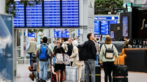 In den Sommerferien erwarten die NRW-Flugh&auml;fen die gr&ouml;&szlig;te Reisewelle des Jahres. - &copy; Christoph Reichwein/dpa