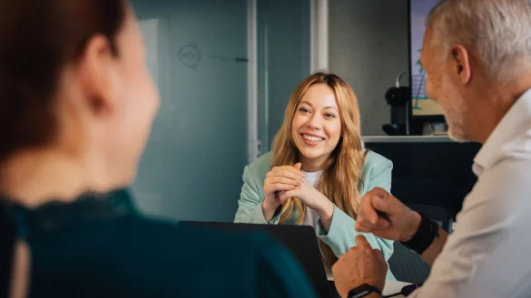 Mehr Geld aushandeln: Gute Vorbereitung und ein souver&auml;ner Auftritt sind entscheidend f&uuml;r den Erfolg. - &copy; Zacharie Scheurer/dpa-tmn