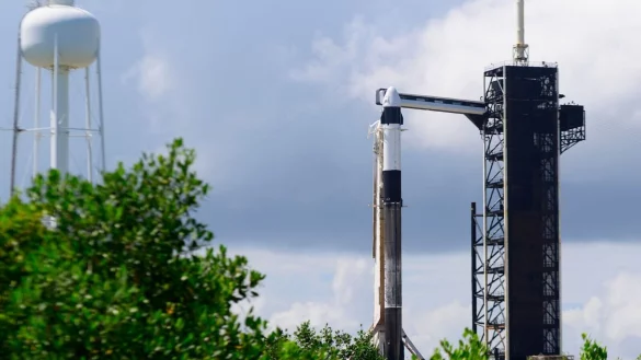 Mit einer &laquo;Falcon 9&raquo;-Rakete auf 700 Kilometer &uuml;ber der Erde - &copy; Charles Briggs/ZUMA Press Wire/dpa