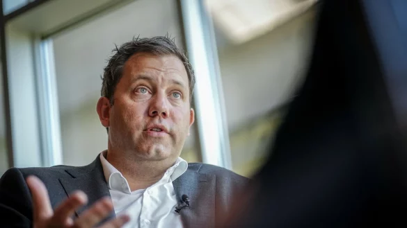 Kanzler Scholz hat sich f&uuml;r 14 Euro Mindestlohn im ersten und 15 im zweiten Schritt ausgesprochen - SPD-Chef Klingbeil (im Bild) schloss sich an. - &copy; Kay Nietfeld/dpa