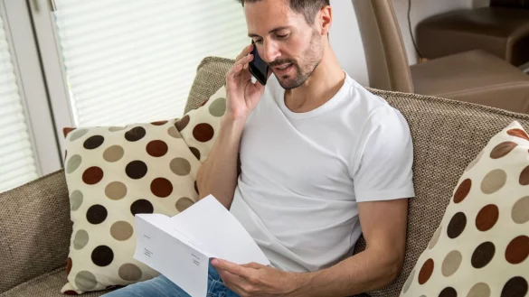 Probleme mit der Telefonrechnung? Der erste Schritt zur L&ouml;sung: ein Anruf im Kundencenter. - &copy; Christin Klose/dpa-tmn/dpa