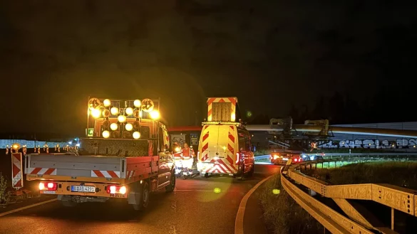 150 Meter Buschwerk m&uuml;ssen geschnitten werden wegen eines festgefahrenen Rotorblatts - &copy; --/7aktuell.de/S. W./dpa