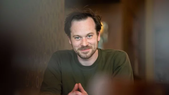 Schauspieler Florian Bartholom&auml;i sorgt sich um das Auskommen der Schauspielerinnen und Schauspieler in Berlin. - &copy; Monika Skolimowska/dpa