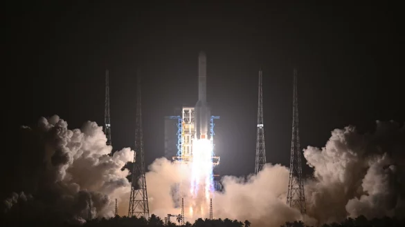 Eine Tr&auml;gerrakete von Typ Langer-Marsch-5-Y7 startet vom Weltraumbahnhof Wenchang Spacecraft Launch Site in der s&uuml;dchinesischen Provinz Hainan. - &copy; Guo Cheng/XinHua/dpa